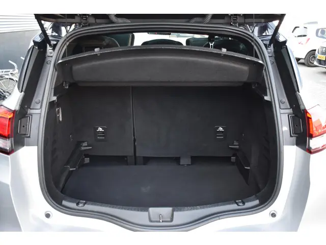 Renault Scénic TCe 140 EDC Black Edition 2019 Benzine 16