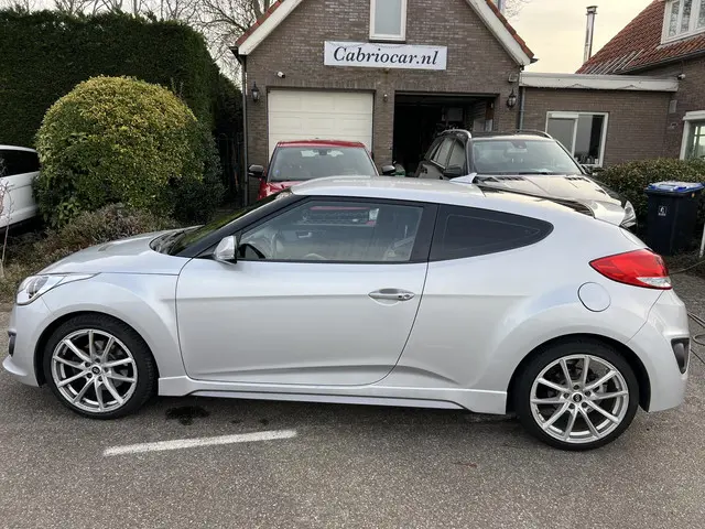 Hyundai Veloster 1.6 T-GDI i-Catcher 2015 Benzine 2