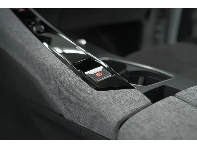 Peugeot 3008 1.2 Hybrid 136 GT 2024 Hybride Benzine 38