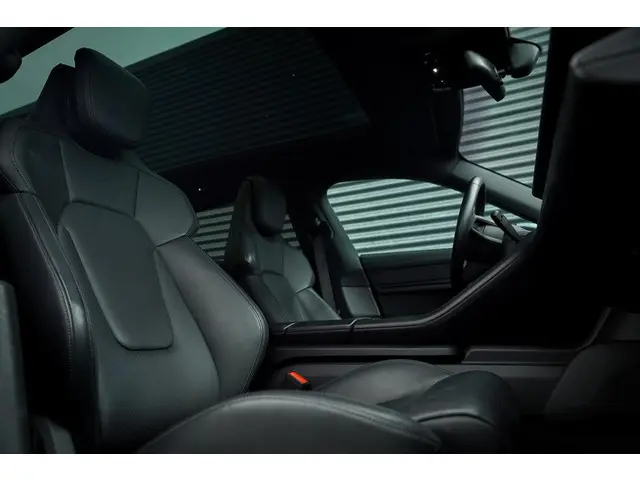 Porsche Taycan Cross Turismo 4 93 kWh 2021 Elektrisch 17