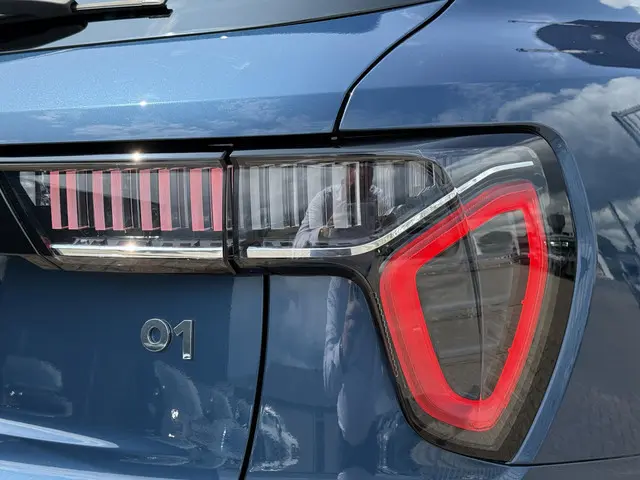 Lynk & Co 01 1.5 PHEV Business Edition 2025 Hybride Benzine 9