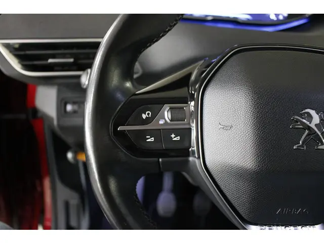 Peugeot 3008 1.2 PureTech GT Line. 2017 Benzine 19