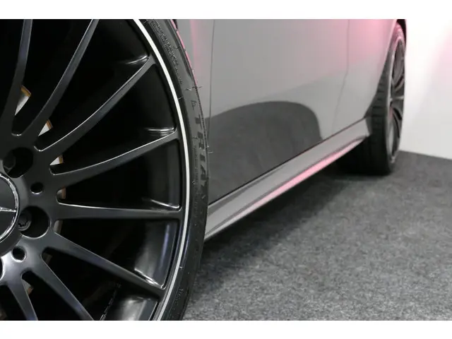 Mercedes-Benz A-Klasse 200 AMG Line 2023 Benzine 24