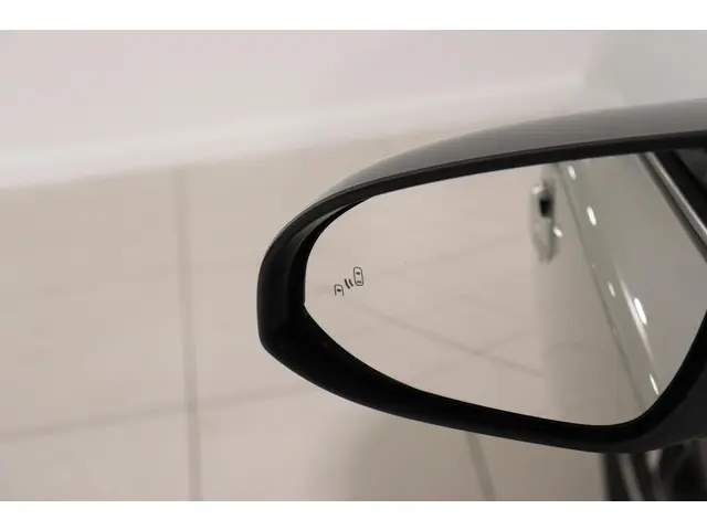 Toyota C-HR 1.8 Hybrid Bi-Tone, 2017 Hybride Benzine 9