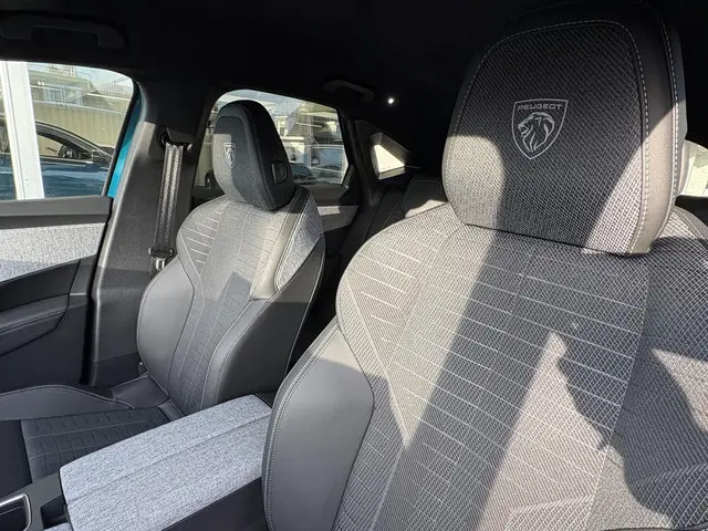 Peugeot 3008 1.2 Hybrid 145 GT 2025 Hybride Benzine 9