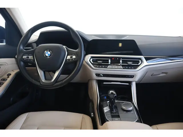 BMW 3 Serie Touring 320i 2020 Benzine 10