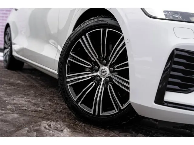 Volvo S60 Recharge T8 AWD R-Design 2020 Hybride Benzine 5