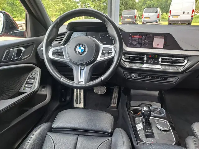 BMW 1 Serie 118i High Executive 2019 Benzine 6