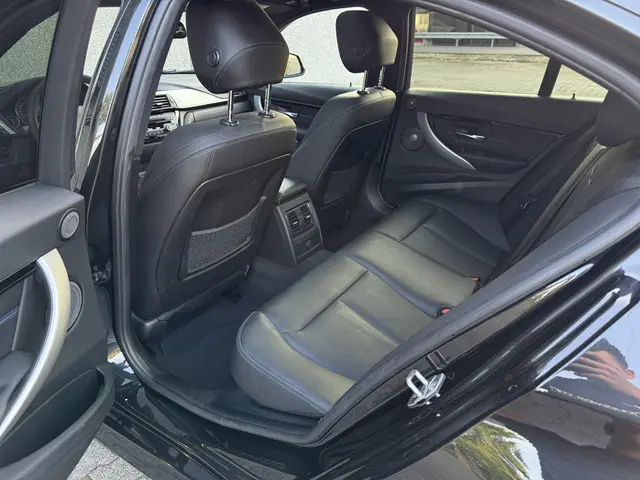 BMW 3 Serie 330e m Sport 2016 Hybride Benzine 11