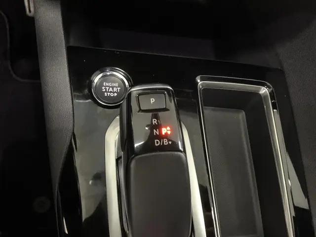 Peugeot 3008 1.6 HYbrid4 300 GT 2022 Hybride Benzine 21