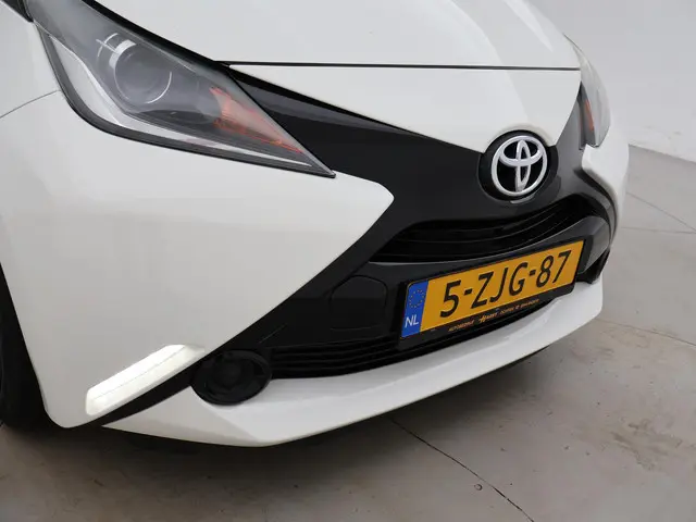 Toyota Aygo 1.0 VVT-i X-PLAY 5-DEURS 2015 Benzine 13