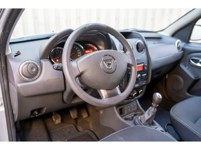 Dacia Duster 1.2 TCe 4x2 Lauréate 2015 Benzine 14