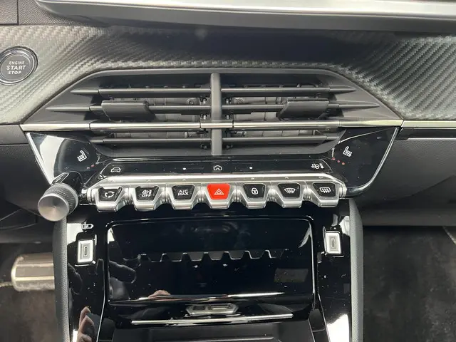 Peugeot 2008 1.2 Hybrid 145 PK GT 2025 Hybride Benzine 23