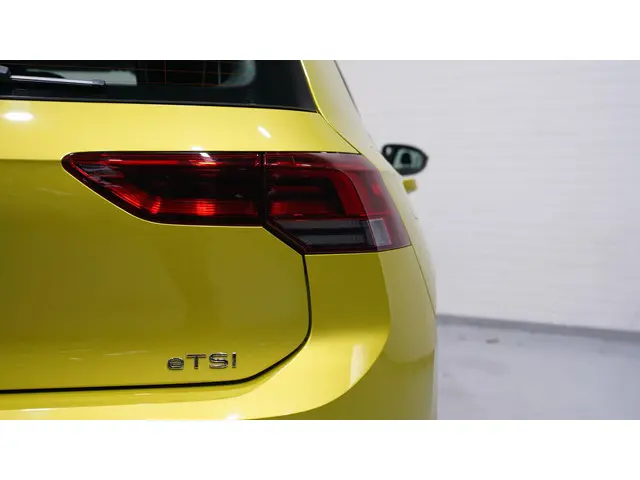Volkswagen Golf 1.5 eTSI Life Business 2023 Benzine 14