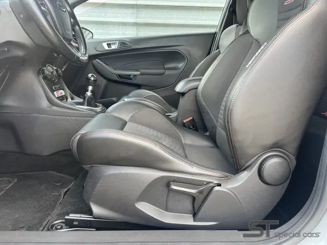 Ford Fiesta 1.6 ST200 2016 Benzine 15