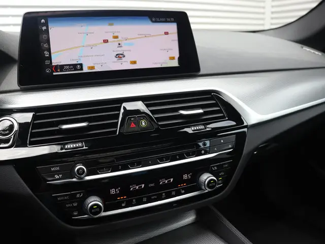 BMW 5 Serie Touring 520i 2019 Benzine 18