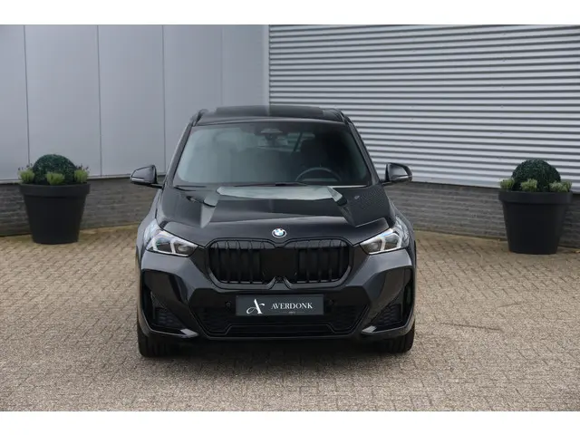 BMW X1 sDrive20i 170pk M-Sport Black Ed. 2023 Benzine 14