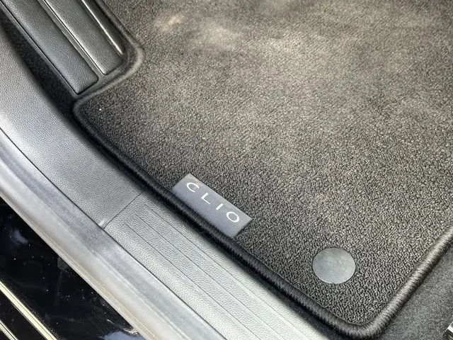 Renault Clio TCe 90 Techno 2023 Benzine 25