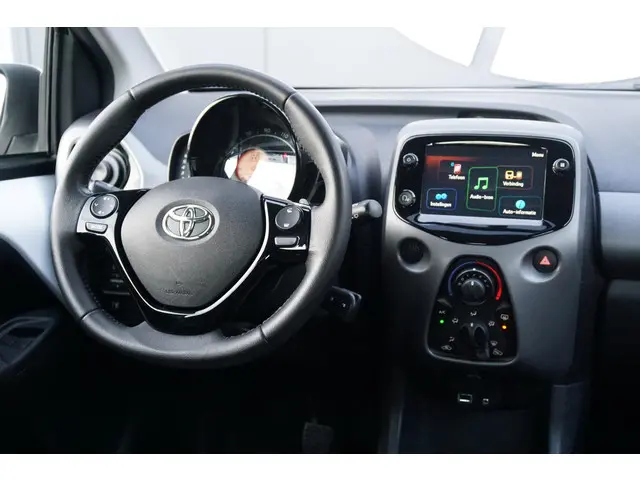 Toyota Aygo 1.0 VVT-i x-play 2021 Benzine 21