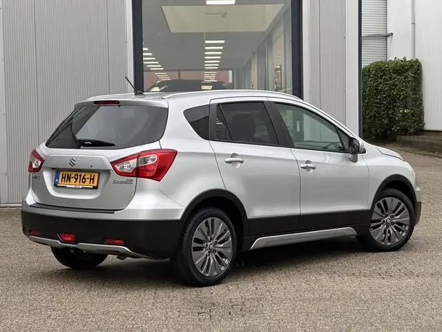 Suzuki S-Cross SX4 1.6 Exclusive 2015 Benzine 2