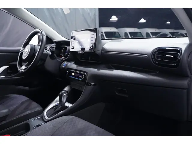 Toyota Yaris 1.5 Hybrid Dynamic 2021 Hybride Benzine 38