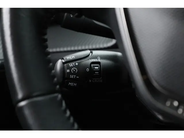 Peugeot e-2008 EV Allure Pack 50 kWh 2021 Elektrisch 9