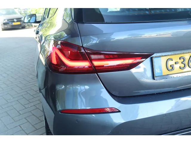 BMW 1 Serie 118I EXECUTIVE EDITION AUT. 2019 Benzine 36