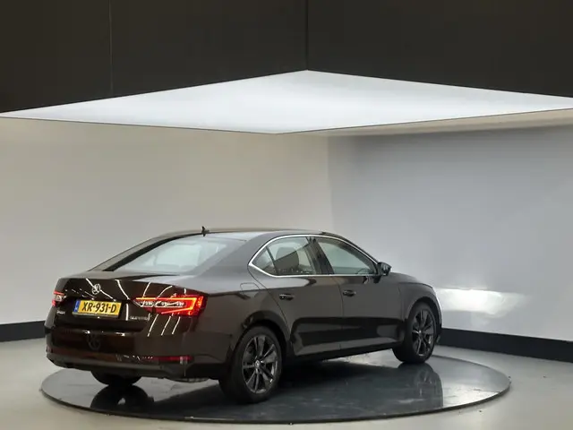 Škoda Superb 1.5 TSI Business Edition 2019 Benzine 26