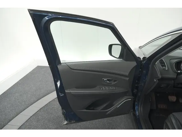 Renault Scénic TCe 140 EDC Bose 2021 Benzine 84