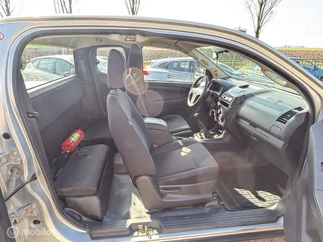 Isuzu D-Max 4x4 2.5 Double Cab LS Hi Ride 2012 Diesel 6