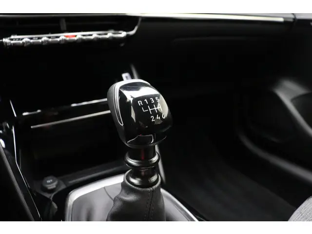 Peugeot 208 1.2 PureTech 100 Allure 2024 Benzine 19