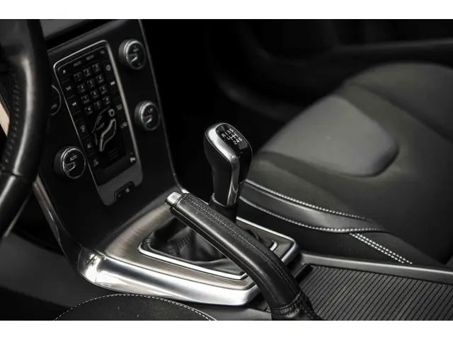 Volvo V40 1.6 T2 Momentum 2014 Benzine 27