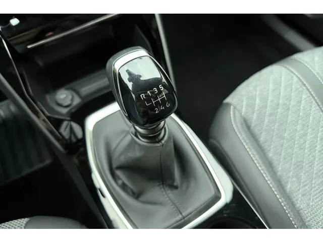 Peugeot 2008 1.2 PureTech 100 Allure 2024 Benzine 21