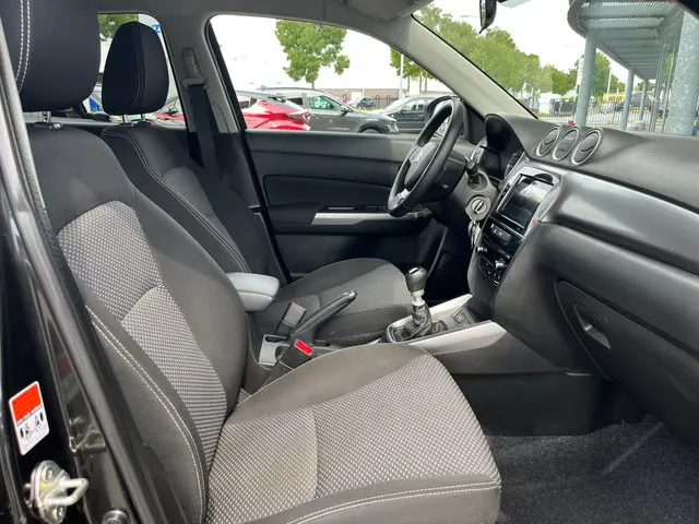 Suzuki Vitara 1.4 Boosterjet Select 2019 Benzine 24