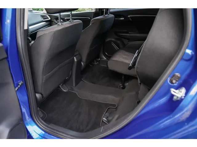 Honda Jazz 1.3i VTEC ELEGANMCE 2020 Benzine 32