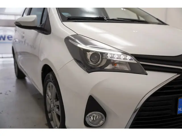 Toyota Yaris 1.3 VVT-i[5-Deurs Leder Navi] 2016 Benzine 28