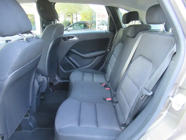 Mercedes-Benz B-Klasse 180 Automaat 2012 Benzine 13