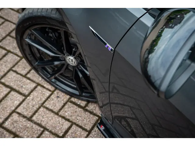 Volkswagen Golf 2.0 TSI 4Motion R 2017 Benzine 32