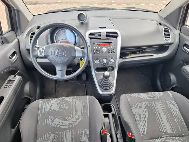Opel Agila 1.0 Berlin 2014 Benzine 12