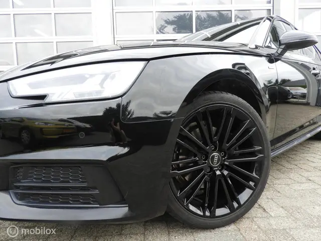 Audi A4 Avant 1.4 TFSI S-Line , Black Edition 2018 Benzine 4