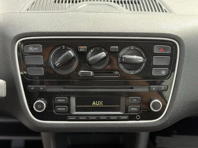 Volkswagen up! 1.0 take up! BlueMotion 2015 Benzine 11