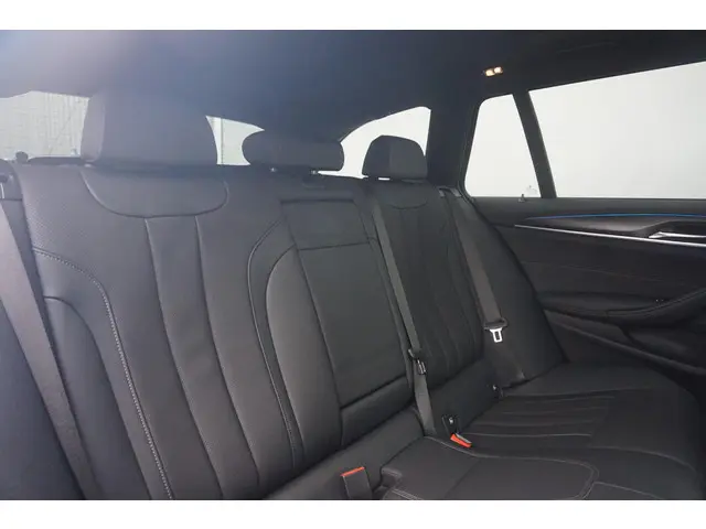 BMW 5 Serie Touring 530e 2024 Hybride Benzine 11