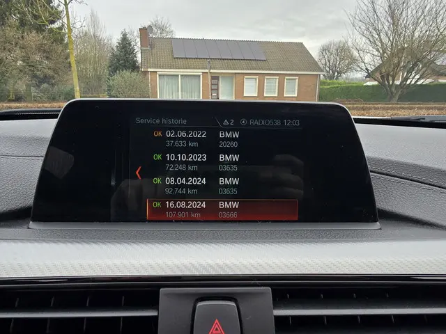 BMW 3 Serie Touring 318i M Sport Edition 2019 Benzine 10