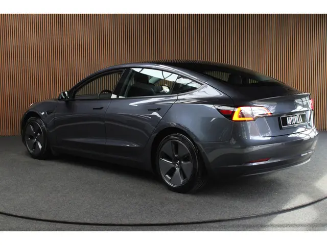 Tesla Model 3 RWD 2023 Elektrisch 3