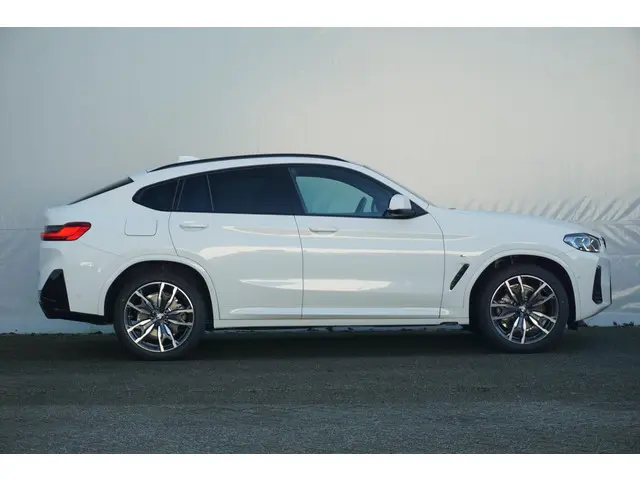 BMW X4 xDrive20i 2025 Benzine 3
