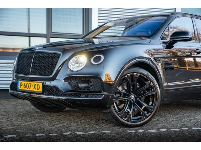 Bentley Bentayga 6.0 W12 black on black 2016 Benzine 46