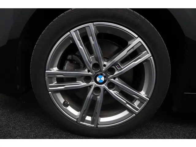 BMW 1 Serie 118i Business Edition 2022 Benzine 47