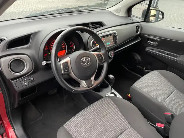 Toyota Yaris 1.3 VVT-i Dynamic|automaat| 2013 Benzine 13