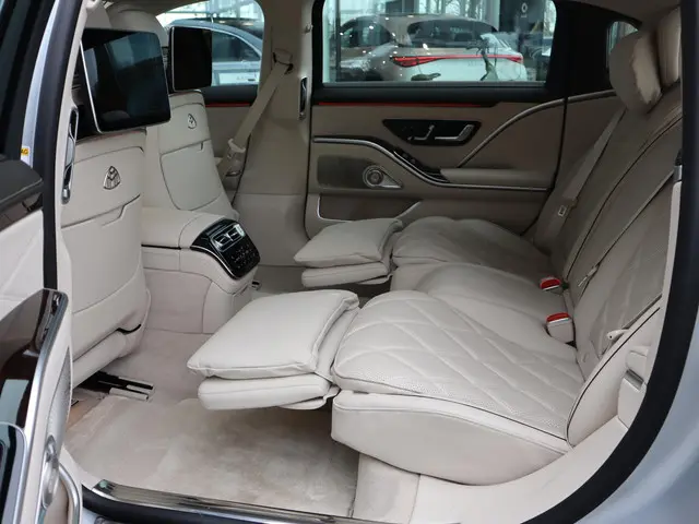 Mercedes-Benz S-Klasse 680 4MATIC Maybach 2023 Benzine 10