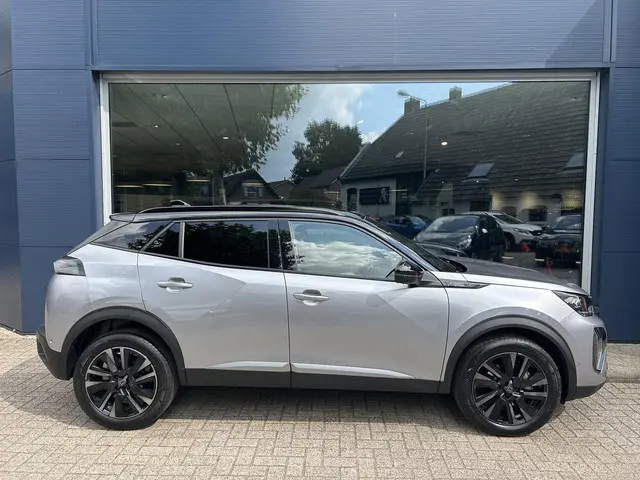 Peugeot 2008 1.2 Hybrid 145 GT 2025 Hybride Benzine 6